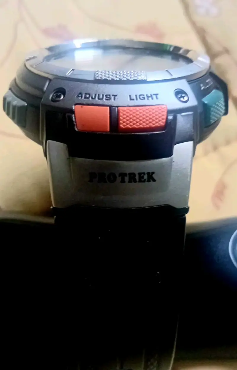 Reloj Casio Pro Trek Solar Digital - 2