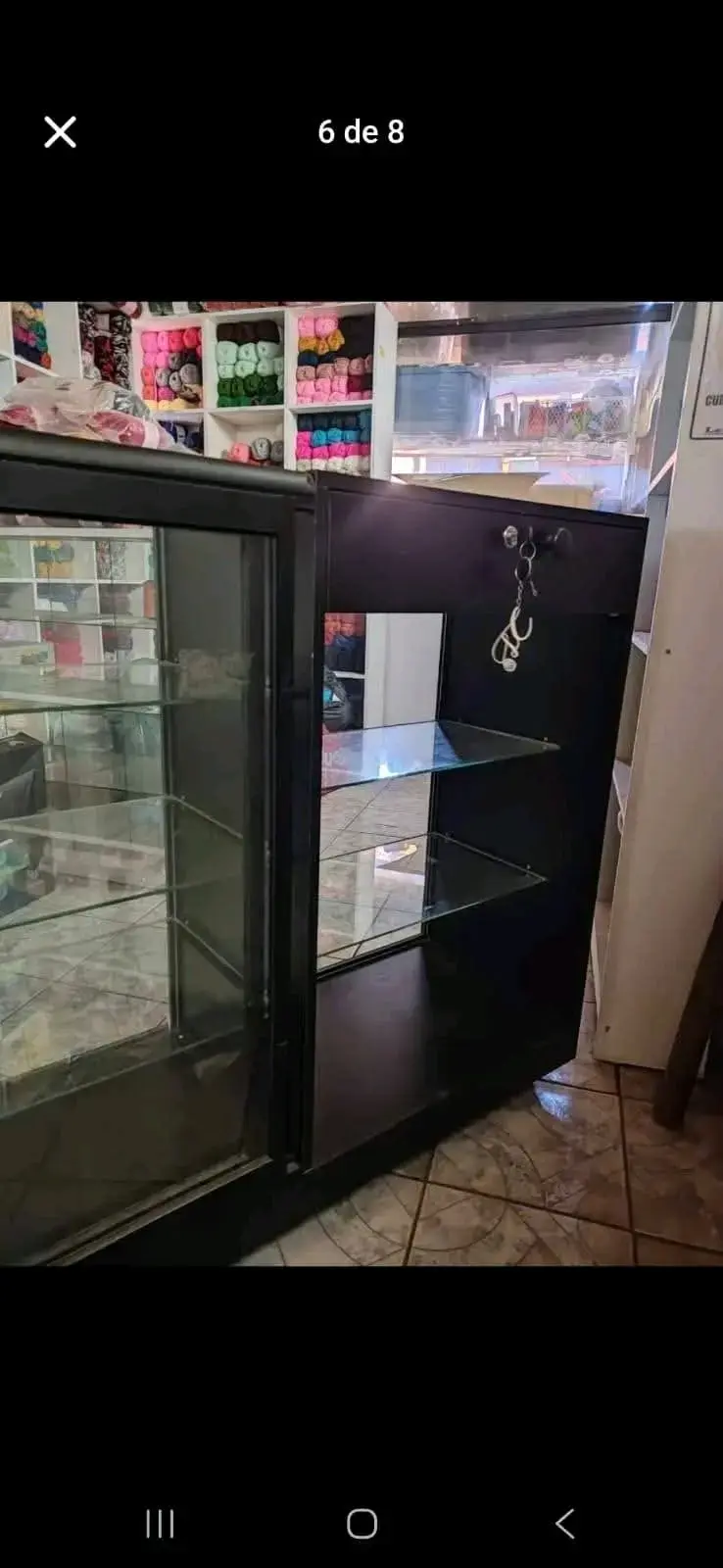 Vitrina de vidrio con ruedas para tienda - 2