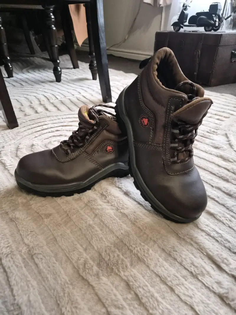 Botas de seguridad talla 38 nuevas - 2
