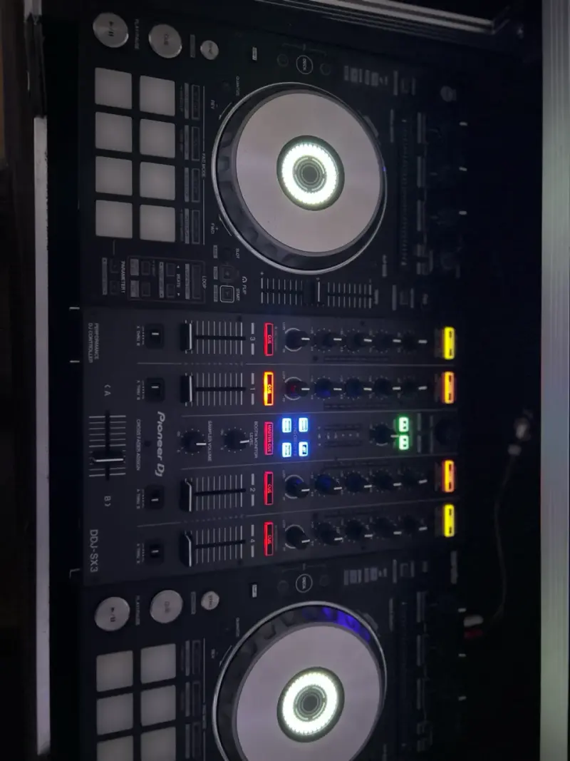 Pionner DDJ SX3 + Fligth Case - 2