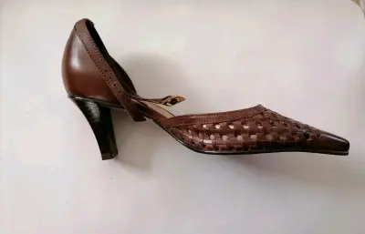 Zapatos  Cafe con Diseño Trenzado - miniatura 3