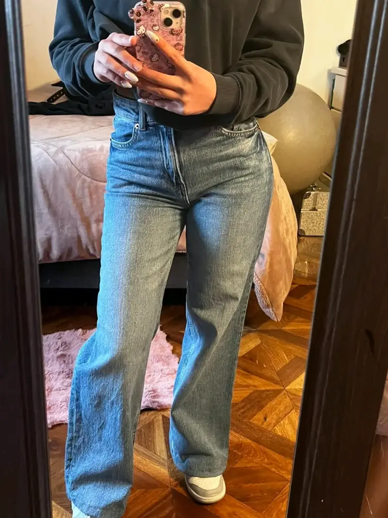 Pantalones cargo beige y jeans azul para mujer - 4