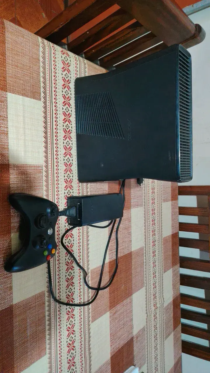 Consola Xbox 360 con control y fuente de poder - 5