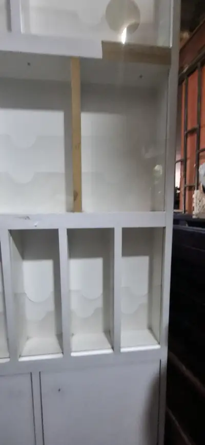 Estantería de madera blanca con compartimentos - miniatura 2