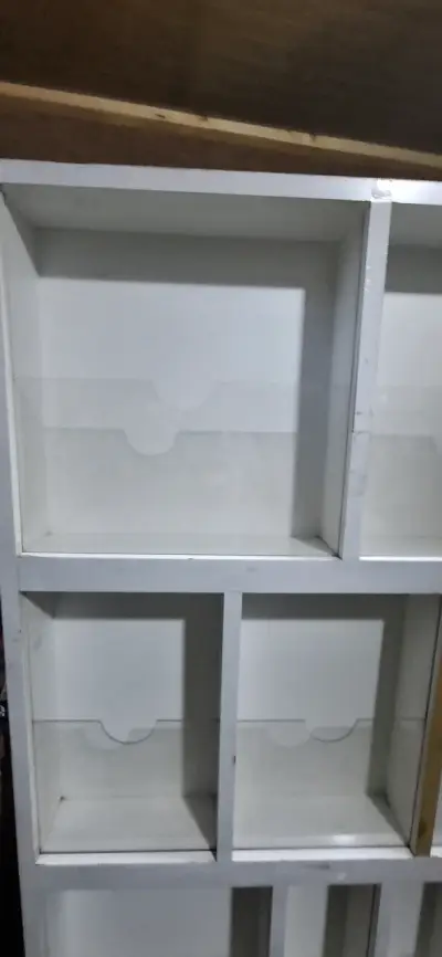 Estantería de madera blanca con compartimentos - miniatura 3