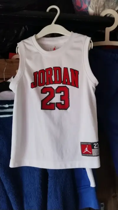 Polera sin mangas Jordan 23 para niños - miniatura 3