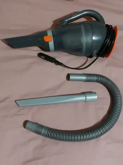 Aspiradora de Auto 12V con Accesorios - miniatura 1