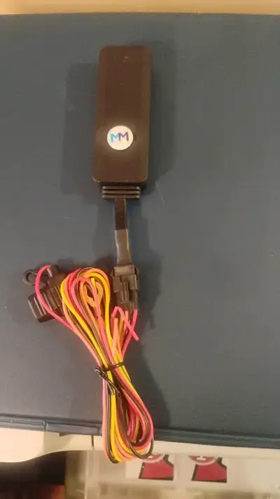 Localizador GPS para vehículos con cableado - miniatura 1