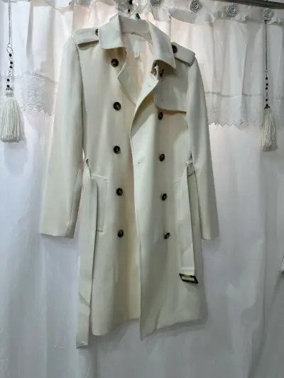 Abrigo trench beige con cinturón - miniatura 1