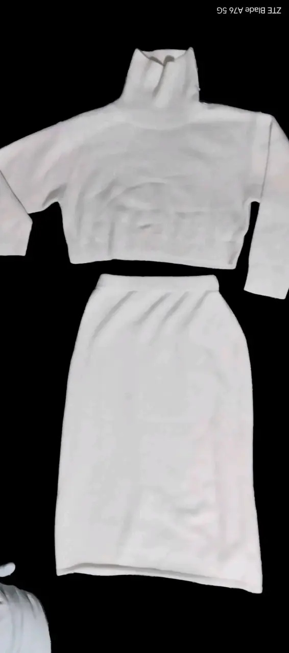 Conjunto de falda y suéter blanco para mujer - 1