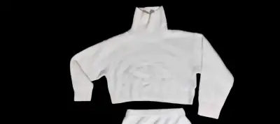 Conjunto de falda y suéter blanco para mujer - miniatura 2
