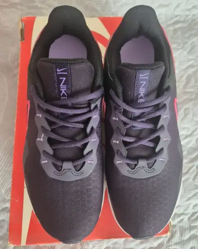 Zapatillas deportivas Nike negras y rosadas - miniatura 1