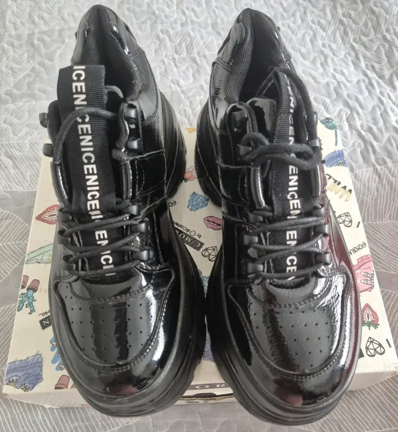 Zapatillas negras de charol Poème Poème - 2