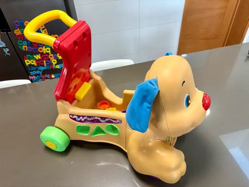 Andador de perro interactivo Fisher-Price para niños - 2
