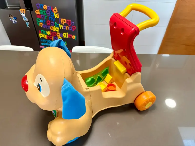 Andador de perro interactivo Fisher-Price para niños - 4