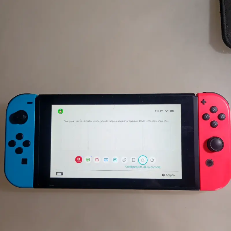Consola Nintendo Switch con Joy-Con Azul y Rojo - 2