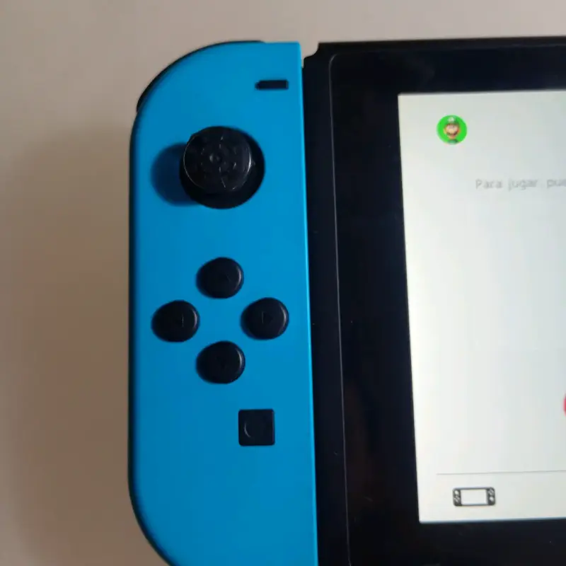 Consola Nintendo Switch con Joy-Con Azul y Rojo - 3