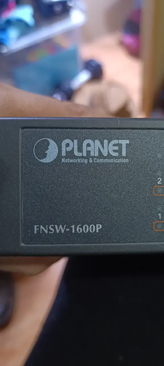 Switch PoE de 16 Puertos Planet FNSW-1600P - 2