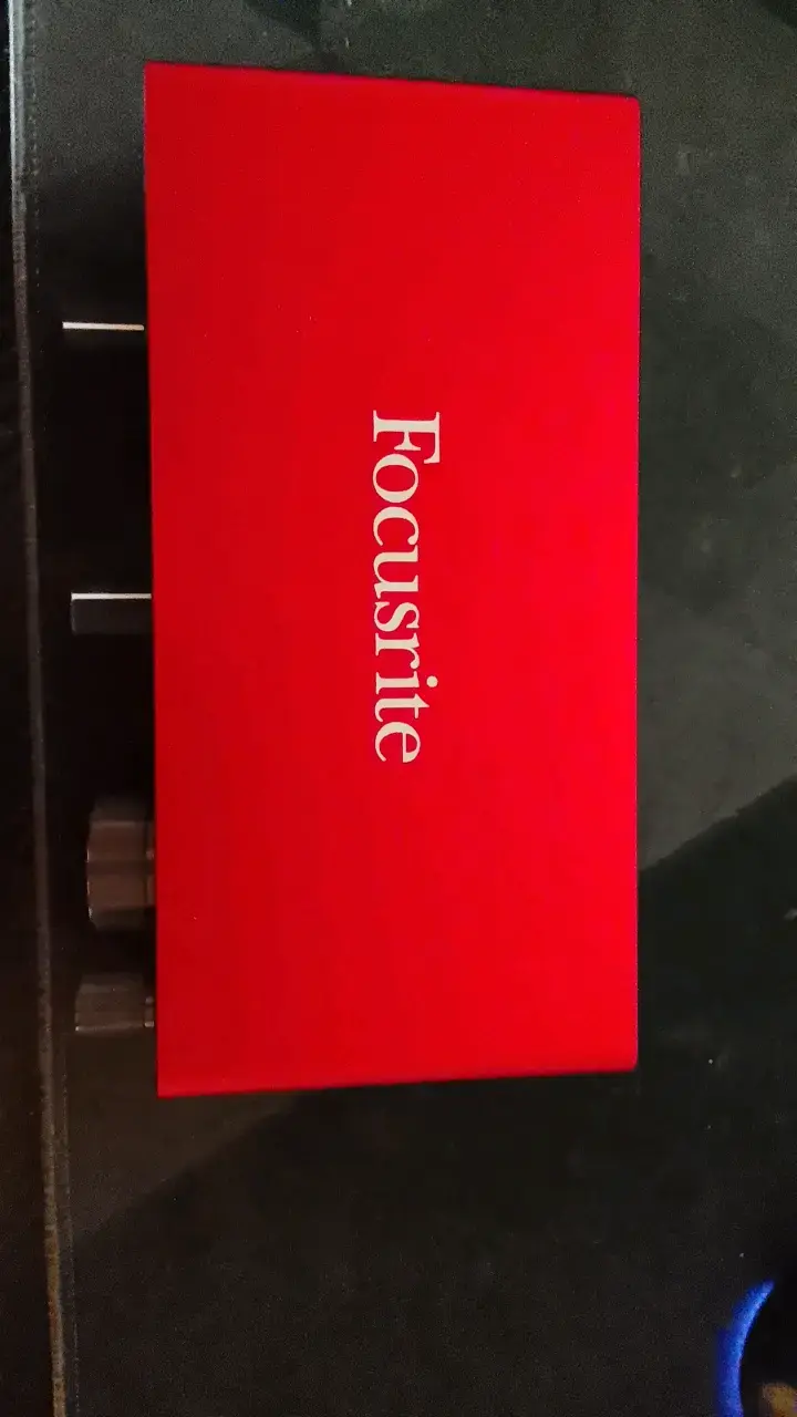 Interfaz de Audio Focusrite Scarlett 2i2 - 1