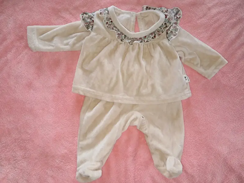 Conjunto de ropa para bebé talla 0 a 3m (usada) - 2