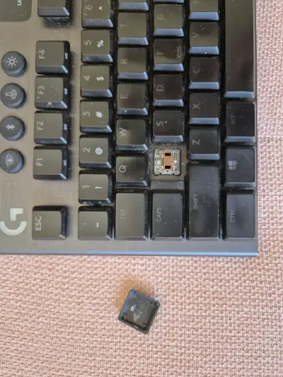 Teclado mecánico Logitech G915 TKL - miniatura 1