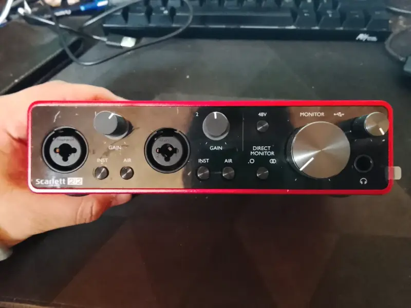 Interfaz de Audio Focusrite Scarlett 2i2 - 2