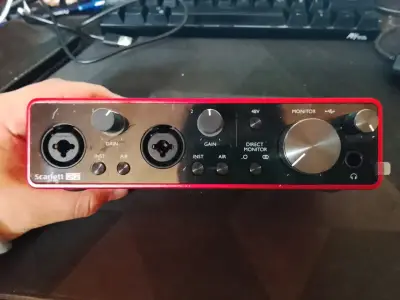 Interfaz de Audio Focusrite Scarlett 2i2 - miniatura 2