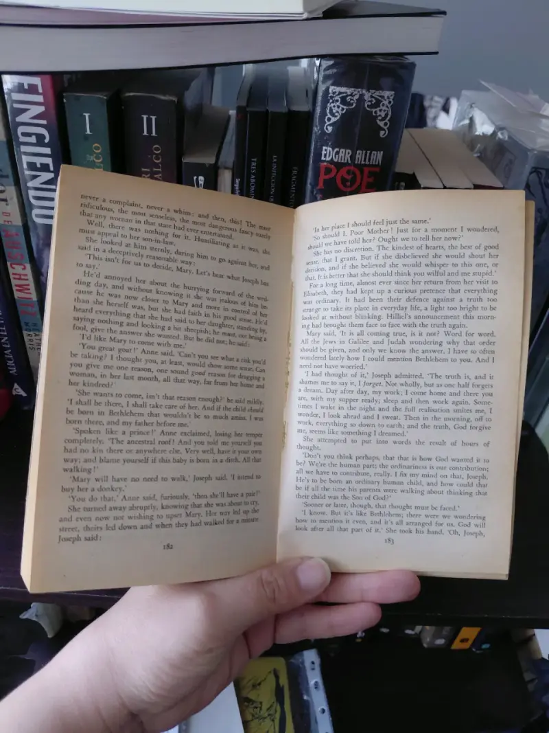 Libro 'How Far to Bethlehem?' de Norah Lofts - 2