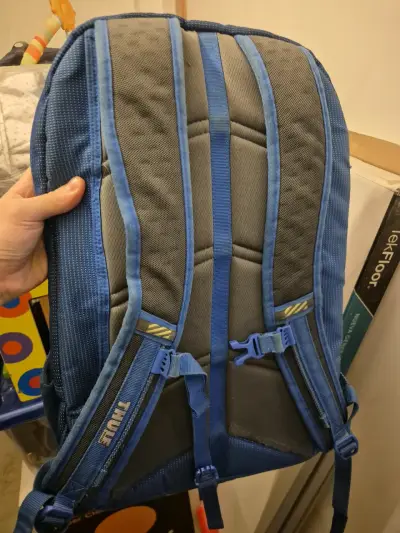 Mochila azul Thule con múltiples compartimentos - miniatura 1