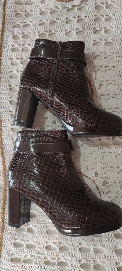 Botines Sei  marrón con diseño reptil - miniatura 1