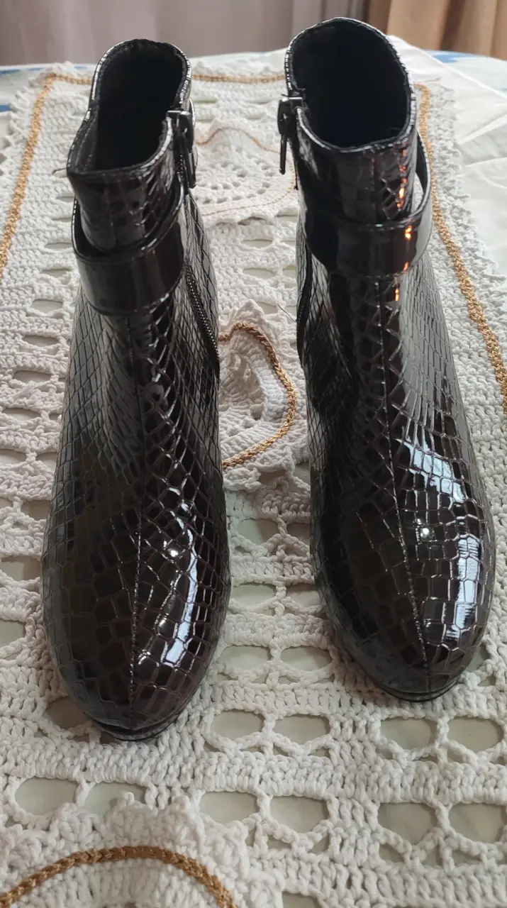 Botines Sei  marrón con diseño reptil - 5