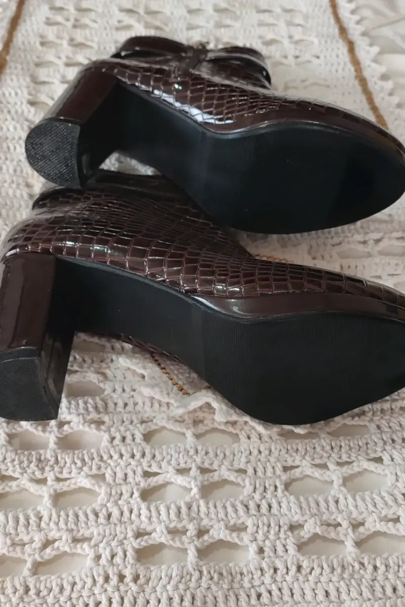 Botines Sei  marrón con diseño reptil - 6