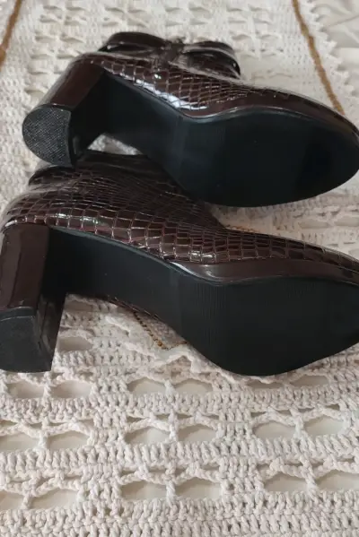 Botines Sei  marrón con diseño reptil - miniatura 6