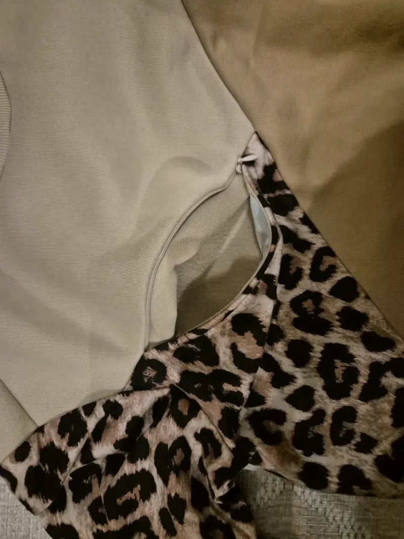 Polerón beige y animal print maternales - 1