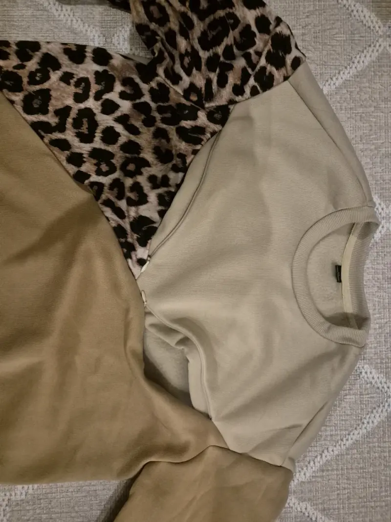 Polerón beige y animal print maternales - 3