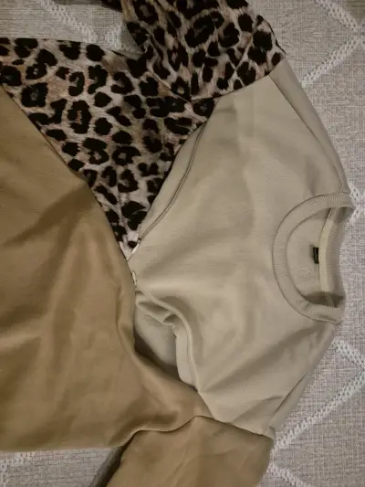 Polerón beige y animal print maternales - miniatura 3