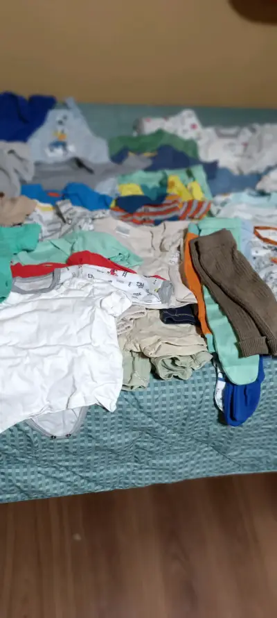 Lote de ropa de bebé variada - miniatura 2