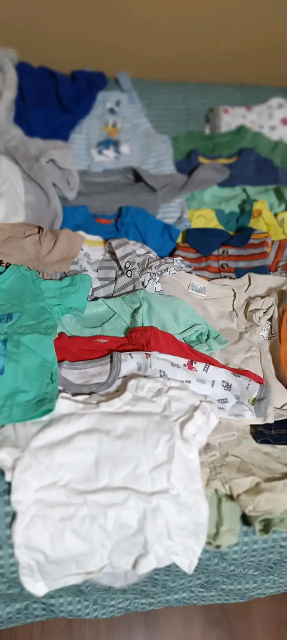 Lote de ropa de bebé variada - 3