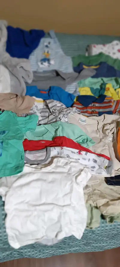 Lote de ropa de bebé variada - miniatura 3