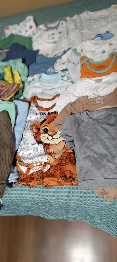 Lote de ropa de bebé variada - miniatura 4