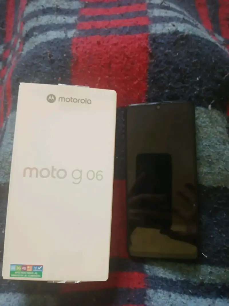 Smartphone Motorola Moto G06 con 128GB y 4GB RAM - 1