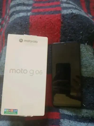 Smartphone Motorola Moto G06 con 128GB y 4GB RAM - miniatura 1
