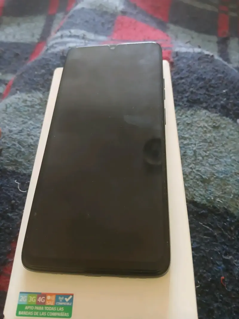 Smartphone Motorola Moto G06 con 128GB y 4GB RAM - 2