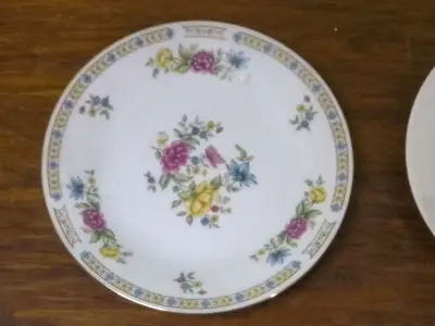 Juego de platos de porcelana con diseño floral - miniatura 4