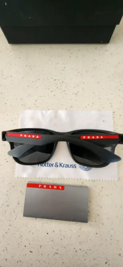 Prada original linea Rossa. Comprado en Chile. - miniatura 1