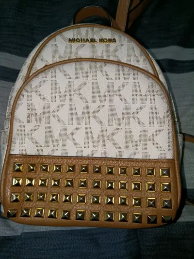 Mochila Michael Kors con tachuelas doradas - miniatura 1