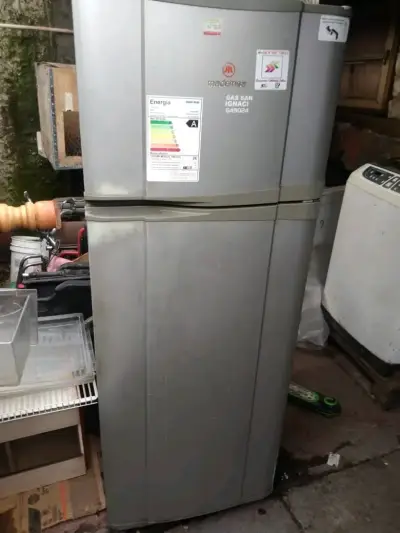 Refrigerador Mademsa de dos puertas en buen estado - miniatura 1
