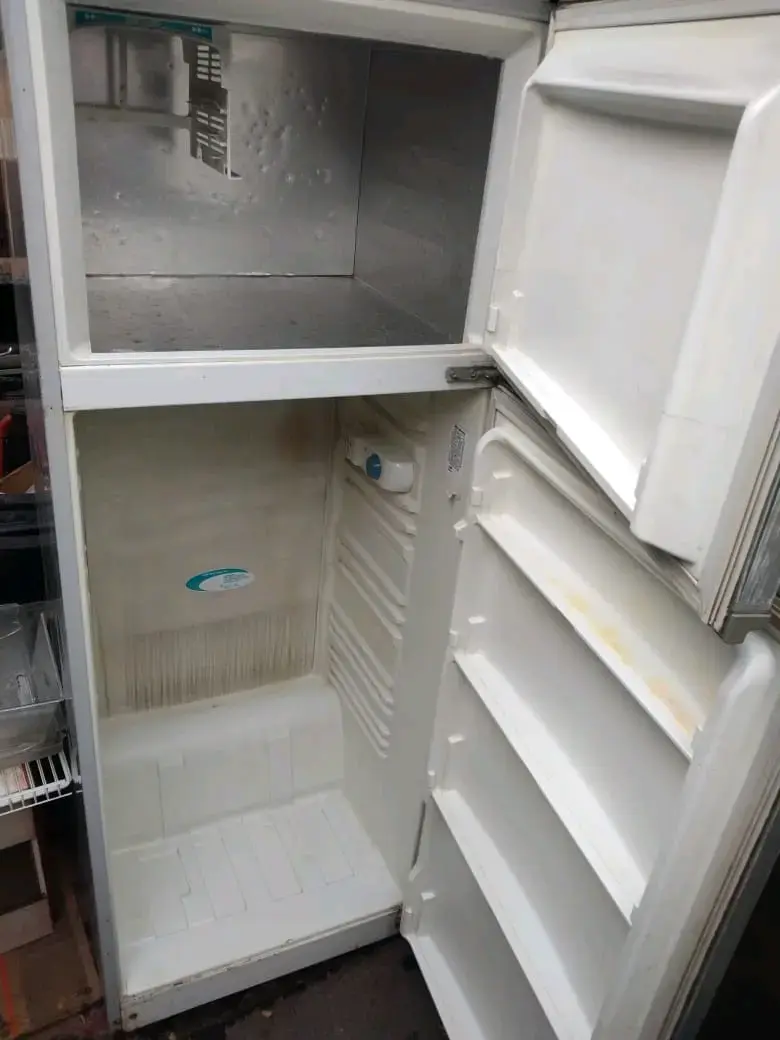 Refrigerador Mademsa de dos puertas en buen estado - 2