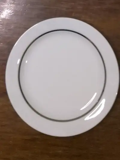Juego de platos de porcelana con diseño floral - miniatura 1