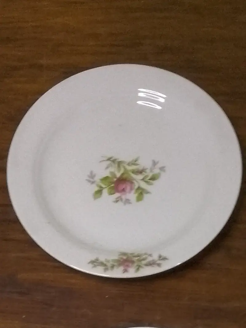 Juego de platos de porcelana con diseño floral - 2
